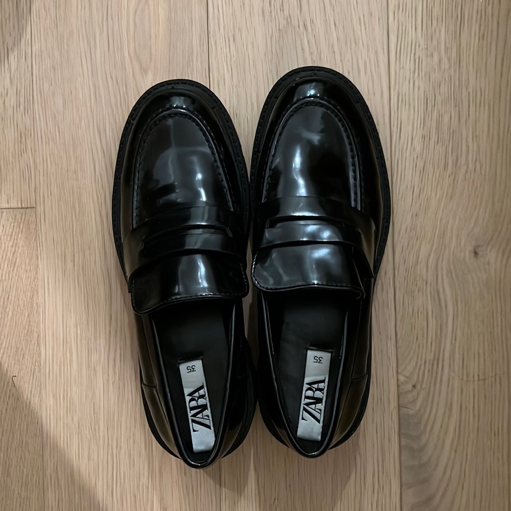 Zara Loafers size 5
